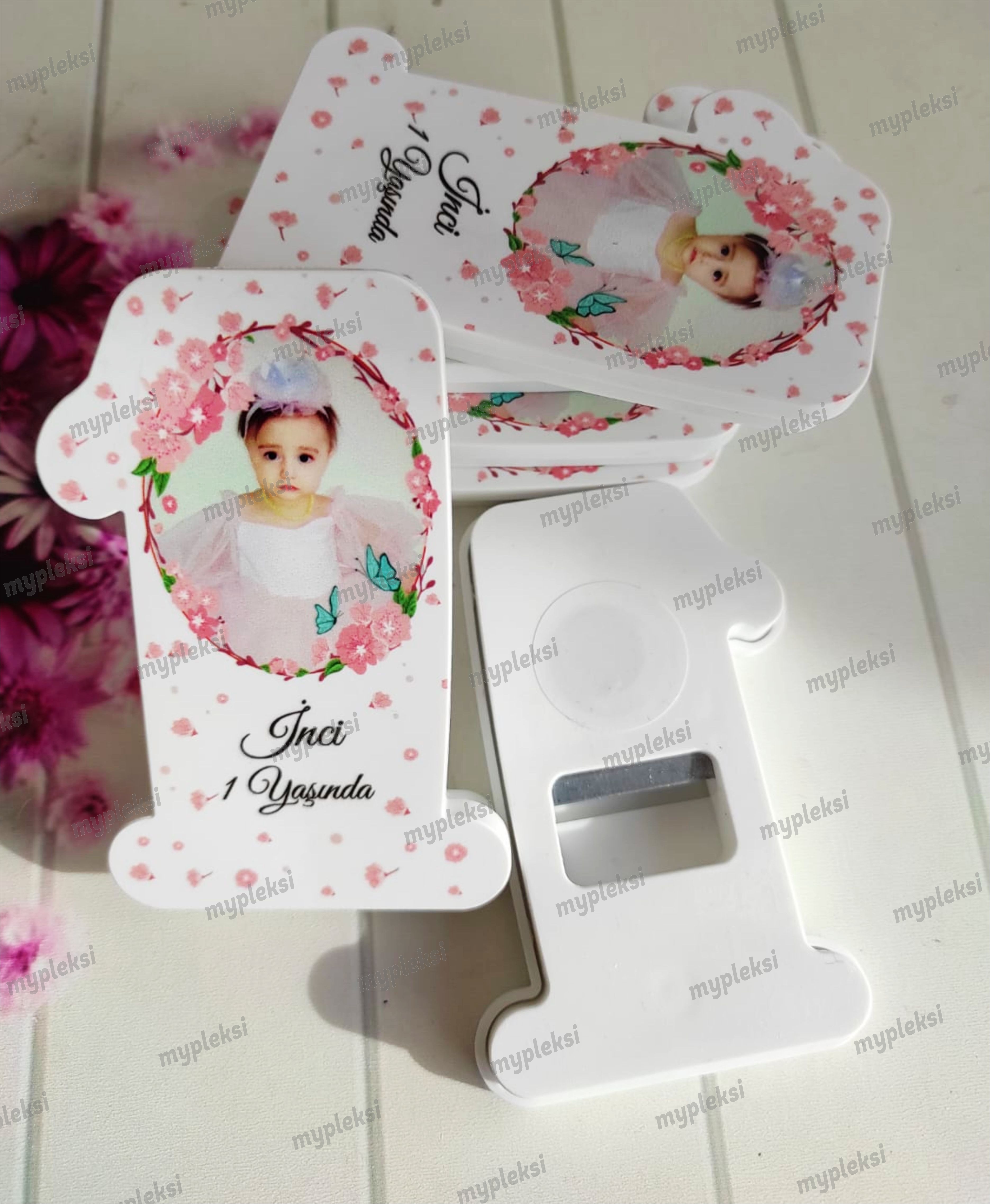 1 Yaş Çiçekli Fotoğraflı Açacak Magnet 
