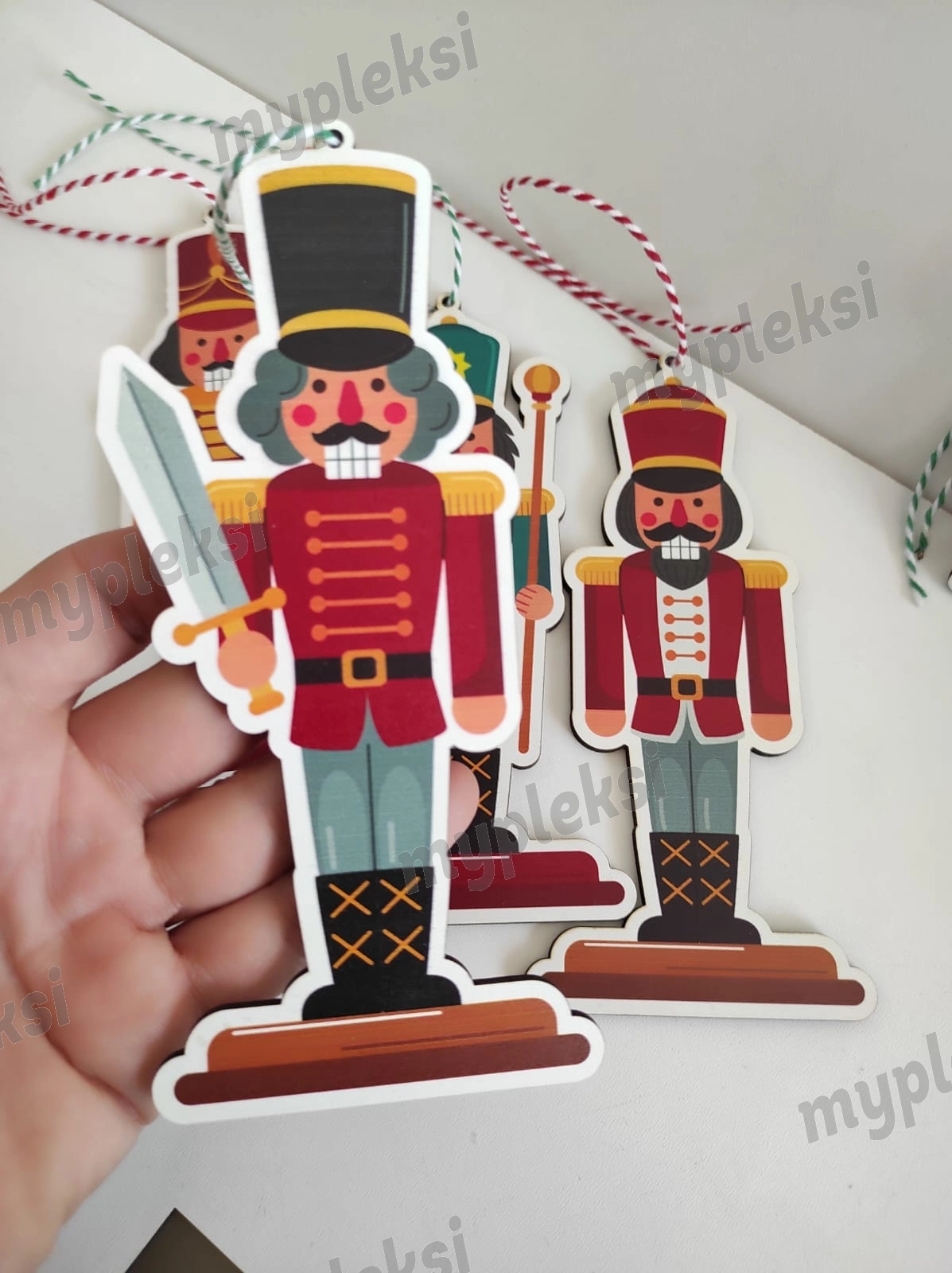 Kurşun Asker Desenli Ahşap Yılbaşı Ağacı Süsü 4 Parça (Sürpriz Hediyeli)