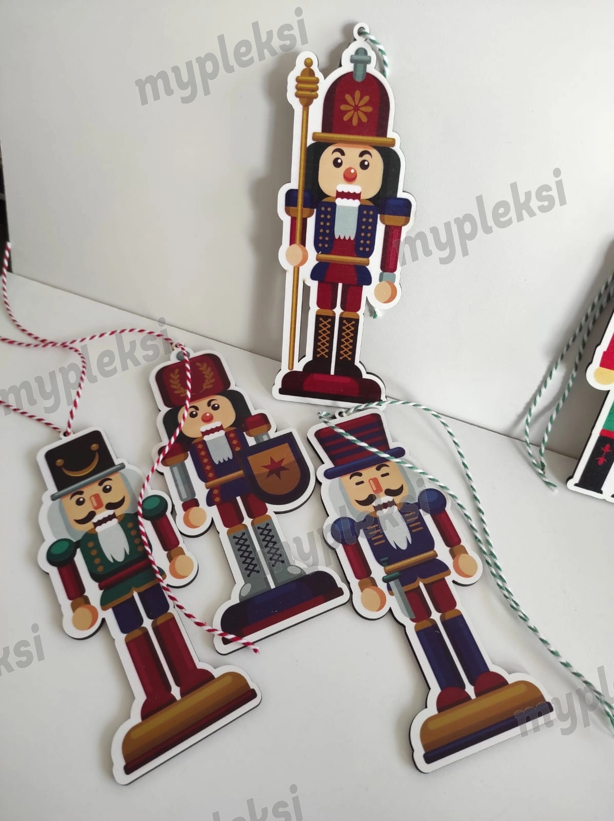 Kurşun Asker Desenli Ahşap Yılbaşı Ağacı Süsü 4 Parça (Sürpriz Hediyeli)